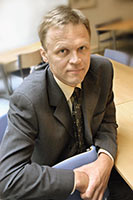 Matti Harjuniemi toivoo lis�� resursseja harmaan talouden torjuntaan. Foto: TUULIKKI HOLOPAINEN