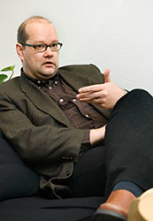 Jaakko Kiander palasi kymmenen vuoden poissaolon jlkeen ainakin kolmeksi vuodeksi takaisin vanhaan typaikkaansa Palkansaajien tutkimuslaitokseen, nyt johtajana. Foto: HELI SAARELA