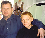 Diakonin johtaja Anton Kazakin ja Sasha. Kuva: HILKKA JUKARAINEN