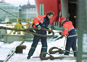 Satamatyliset voivat olla tyytyvisi tyolojensa parantumisesta. Foto: HELI SAARELA