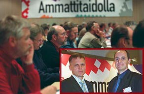 Juuri valitut Rakennusliiton pj Matti Harjuniemi ja kakkosjohtaja Kyösti Suokas liittokokouksen aikaan. Fotot: HELI SAARELA