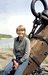 Dosentti Eva Sandberg-Kilpi Tvrminnen elintieteellisell asemalla. Foto: MATTI YLIROTU