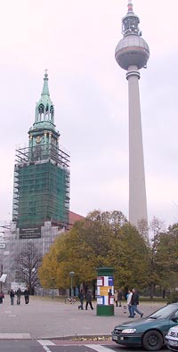 Berliiniss rakennetaan edelleen paljon sek uutta ett korjataan entist. Foto: AINO PIETARINEN