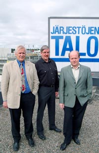 Raimo Salpakosken, Kai Kalhon ja Risto Salmen mukaan saman katon alla toimiminen on erittin viisas ratkaisu. Foto: ILKKA PIETARINEN