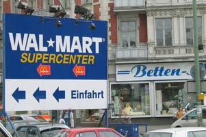 Euroopassa Wal-Martilla on supermarketteja Saksassa, jossa ay-liike kamppailee työehtosopimusten saamiseksi. Englannissa Wal-Mart on ostanut Asdan vähittäismyyntiketjun. Foto: TERHI BRUSIN