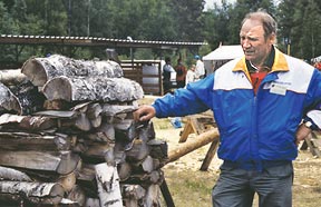 Kun Maaliittoa Puuliittoon vietiin, rakennemuutos tunnustettiin, eik� isommin vikisty, muistaa suomenniemel�inen metsuri Hannu Kilkki. Foto: EERO KOSONEN