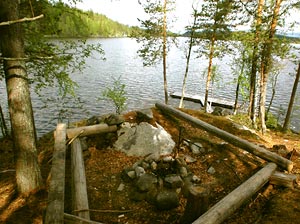 Tulipaikkojen edustalla ovat kanootti- ja soutuvenelaiturit. Foto: KAUKO VARIS