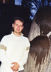 Lahden seurakuntayhtym�n taloudenneuvoja Kari Rekil� on havainnut, ett� kun rahahuolet helpottuvat, voimia j�� my�s henkisten voimien kartuttamiselle. Foto: SIRPA PALOKARI