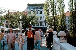 Kes�inen Ljubljana on kukkien ja katukahviloiden ja ravintoloiden keidas, aivan kuten muutkin keskieurooppalaiset kaupungit. Foto: RITVA REINBOTH