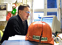 Schaumanin paperitehdas on ollut pelkk muisto jo vuodesta 1988. Kyprvanhus srkyi kesll 2006, kun tukkiauton kuljettaja irrotti ketjuja ja sai kolmemetrisen koivutukin plleen. Kuljettajalla oli kuitenkin onnea matkassa, kertoo tysuojeluvaltuutettu Jorma Vertanen. Foto: ESA MELAMETS