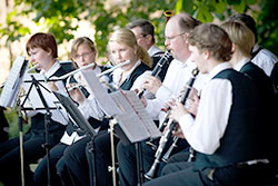 Ty�v�en tilaisuudet ovat TTY:n soittokunnan ominta alaa, mutta soitto soi miss� vain peruskivenmuurauksista itsen�isyysjuhliin. Johtokunnalla on joskus t�ysi ty� l�yt�� riitt�v�sti soittajia mukaan, sill� kysynt�� soittajilla on monelle taholle. Foto: JANNE RUOTSALAINEN