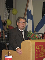 Veli-Matti Kuntonen kukitettiin SEL:n puheenjohtajaksi. Kuva: AINO PIETARINEN