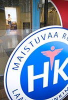 Muutosturva-asiantuntija Anne Linnakari pystytt�� vastaanottopistett� t�ll� kertaa HK-Ruokataloon. Foto: JANNE RUOTSALAINEN