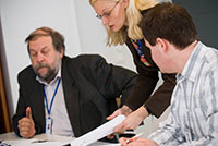 Minna �sterberg on ker�nnyt Oskar Aholle pinon tilaajavastuulain edellytt�mi� selvityksi�. Logistiikkajohtaja Antti Aaltonen pit�� tilaajavastuulakia liian tulkinnanvaraisena. Foto: HELI SAARELA