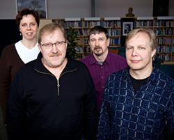 Johdon p��t�ksiin on yritett�v� vaikuttaa, sanovat kurssilaiset Pentti Heiskanen (edess� vas), Seppo Venho, Katariina Uurim�ki ja Veikko Pummila. Foto: JANNE RUOTSALAINEN