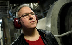 Ty�suojeluvaltuutettu Yngve Mattsson on tyytyv�inen, ett� Paraisilla ollaan tarkkoja suojainten k�yt�st�. Foto: SOBERT SEGER