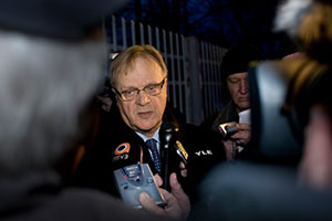 Puheenjohtaja Lauri Ihalainen joutui tiedotusvlineiden piiritykseen viime viikon pministeritapaamisen jlkeen. Palkansaajajohtajat tapaavat pministerin uudestaan tnn. Foto: TUULIKKI HOLOPAINEN