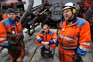 Marko Komulainen (vas.), Petteri Tuuttijrvi ja Hannu Hartikainen eivt ole tyytyvisi kaivosyhtin maksamaan palkkatasoon. He olivat aiemmin Suomen Malmilla, joka maksoi jopa kolme kertaa parempaa palkkaa kuin Talvivaara. Foto: HARRI NURMINEN