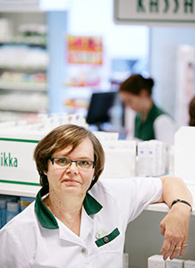 Seija Komun mukaan ennen paikallisia neuvotteluja monet apteekkilaiset pelk�siv�t, ett� palkankorotukset m��r�ytyisiv�t apteekkarin mieltymysten mukaan. Foto: WILMA HURSKAINEN