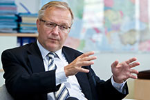Nyt on varmistettava orastavan kasvun jatkuminen ja tyllisyyden koheneminen, Olli Rehn sanoo. Foto. JUHA ROININEN