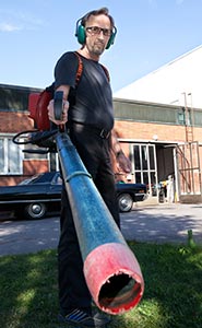 En koe viel� olevani valmis el�kkeelle, kun fyysinen kunto on viel� ihan hyv� Uskoisin jatkavani t�iss� ainakin 64-vuotiaaksi. Lis�vuodet tuovat v�h�n lis�� el�kel�isen lompakkoon, toteaa Jukka Pihtil�. Foto. TUULIKKI HOLOPAINEN