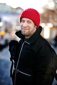 Netti on kanava v�litt�� tietoa, mutta viel� enemm�n se on tapa organisoida ihmisten toimintaa, sanoo tutkija Petri Kola. Foto. TUULIKKI HOLOPAINEN