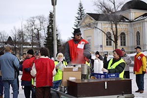 Miss ay-liike, siell soppatykki. Olisikohan jo aika ideoida uudenlaisia toimintoja, jotka vetisivt nuoremmatkin mukaan. Foto: PIVI PAJULA