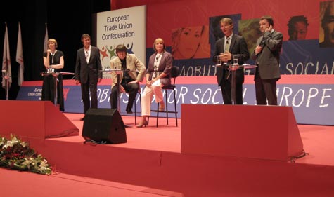 EAY:n kokouksen panelityskentely. Foto: PIRJO PAJUNEN
