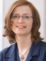 Katja Lehto-Komulainen muistuttaa, ett� my�s Suomen ty�lains��d�nt� pohjautuu ILOn yleissopimuksiin. Kuva: Heli Saarela